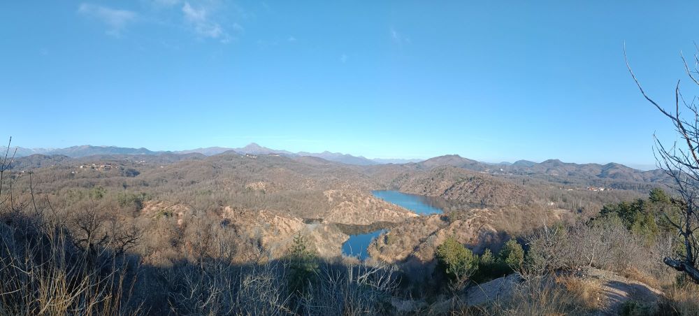 Lago Ravasanella e panorama su Prealpi Biellesi - vista da Cima Terla